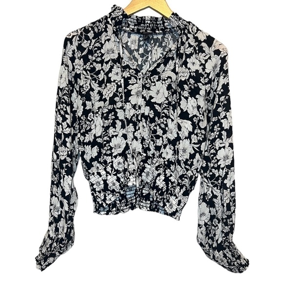 3/$25 🙌🏼 Forever 21 Floral Smocked Blouse Large - Picture 1 of 3